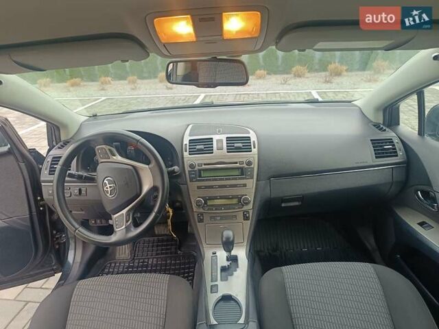 Чорний Тойота Авенсіс, об'ємом двигуна 1.8 л та пробігом 243 тис. км за 8550 $, фото 13 на Automoto.ua