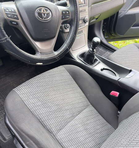 Чорний Тойота Авенсіс, об'ємом двигуна 1.8 л та пробігом 172 тис. км за 8700 $, фото 5 на Automoto.ua