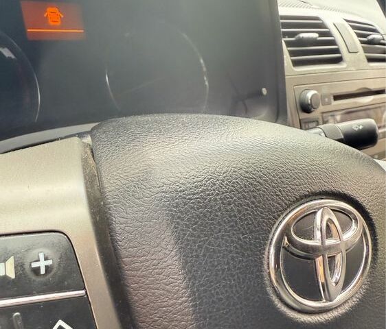 Чорний Тойота Авенсіс, об'ємом двигуна 1.8 л та пробігом 172 тис. км за 8700 $, фото 3 на Automoto.ua