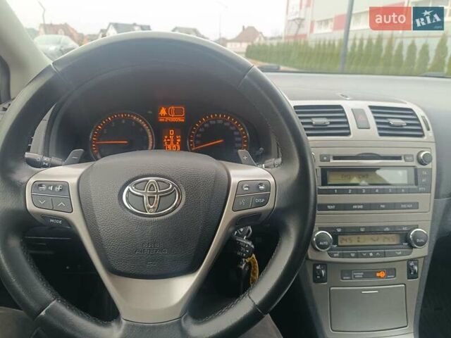 Чорний Тойота Авенсіс, об'ємом двигуна 1.8 л та пробігом 243 тис. км за 8550 $, фото 16 на Automoto.ua