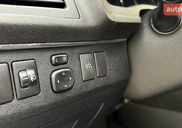 Черный Тойота Авенсис, объемом двигателя 2 л и пробегом 300 тыс. км за 8950 $, фото 26 на Automoto.ua