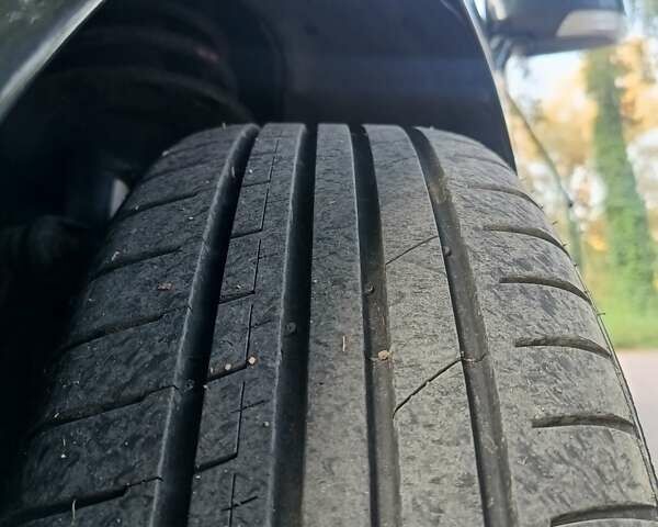 Черный Тойота Авенсис, объемом двигателя 1.8 л и пробегом 224 тыс. км за 9200 $, фото 6 на Automoto.ua