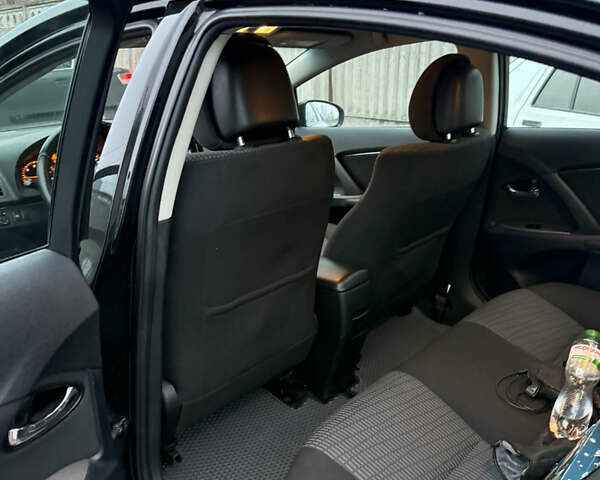 Чорний Тойота Авенсіс, об'ємом двигуна 2 л та пробігом 236 тис. км за 9999 $, фото 5 на Automoto.ua