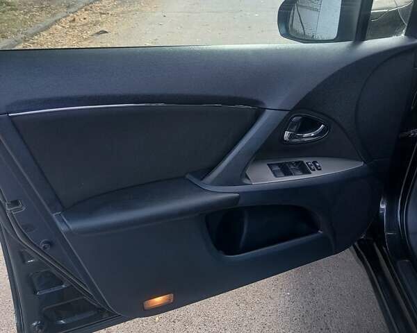 Черный Тойота Авенсис, объемом двигателя 1.8 л и пробегом 224 тыс. км за 9200 $, фото 13 на Automoto.ua