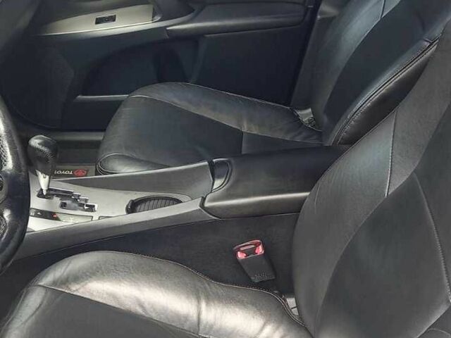 Чорний Тойота Авенсіс, об'ємом двигуна 2 л та пробігом 295 тис. км за 8000 $, фото 5 на Automoto.ua