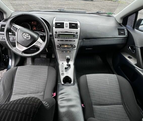 Черный Тойота Авенсис, объемом двигателя 1.8 л и пробегом 221 тыс. км за 7800 $, фото 4 на Automoto.ua