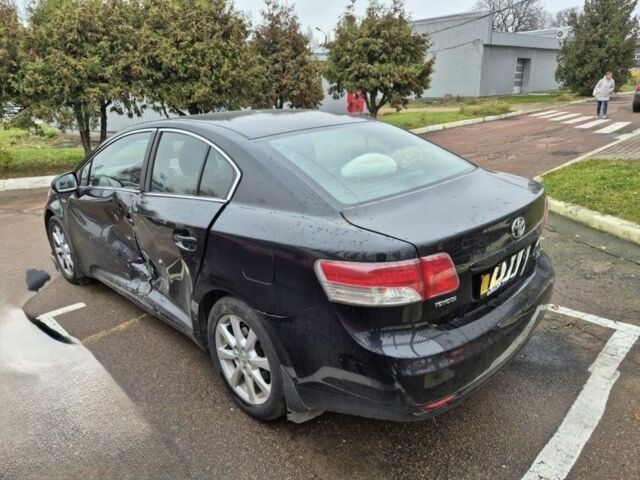 Черный Тойота Авенсис, объемом двигателя 2 л и пробегом 150 тыс. км за 6000 $, фото 2 на Automoto.ua