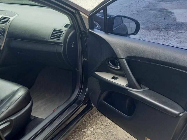 Чорний Тойота Авенсіс, об'ємом двигуна 2 л та пробігом 295 тис. км за 8000 $, фото 7 на Automoto.ua