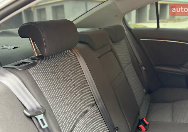 Черный Тойота Авенсис, объемом двигателя 2 л и пробегом 300 тыс. км за 8950 $, фото 39 на Automoto.ua