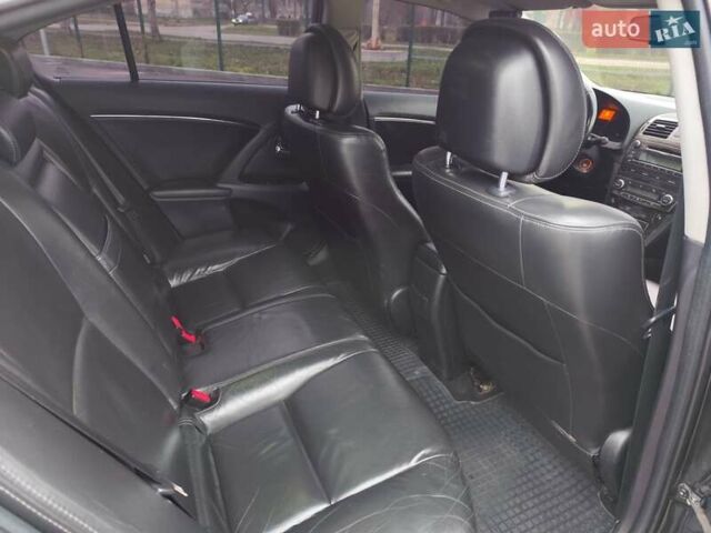 Черный Тойота Авенсис, объемом двигателя 2 л и пробегом 202 тыс. км за 10700 $, фото 12 на Automoto.ua