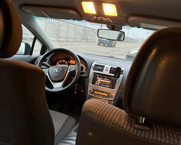 Чорний Тойота Авенсіс, об'ємом двигуна 2 л та пробігом 236 тис. км за 9999 $, фото 8 на Automoto.ua