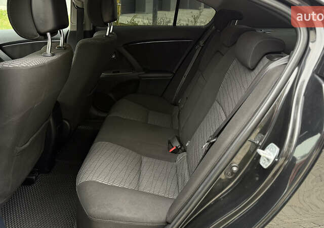 Черный Тойота Авенсис, объемом двигателя 2 л и пробегом 300 тыс. км за 8950 $, фото 41 на Automoto.ua