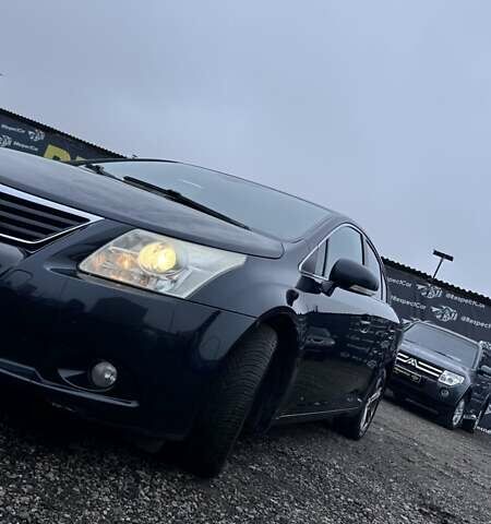 Черный Тойота Авенсис, объемом двигателя 1.8 л и пробегом 221 тыс. км за 7800 $, фото 2 на Automoto.ua