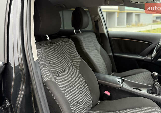 Черный Тойота Авенсис, объемом двигателя 2 л и пробегом 300 тыс. км за 8950 $, фото 35 на Automoto.ua