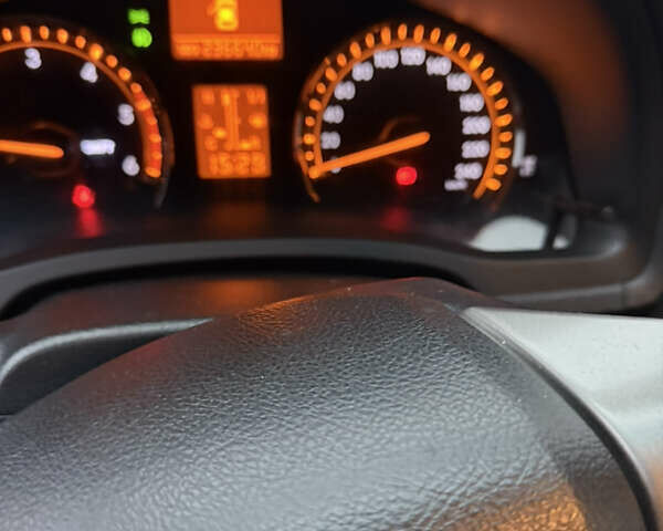 Чорний Тойота Авенсіс, об'ємом двигуна 2 л та пробігом 236 тис. км за 9999 $, фото 9 на Automoto.ua