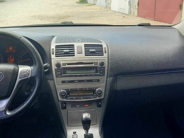 Чорний Тойота Авенсіс, об'ємом двигуна 2 л та пробігом 295 тис. км за 8000 $, фото 2 на Automoto.ua