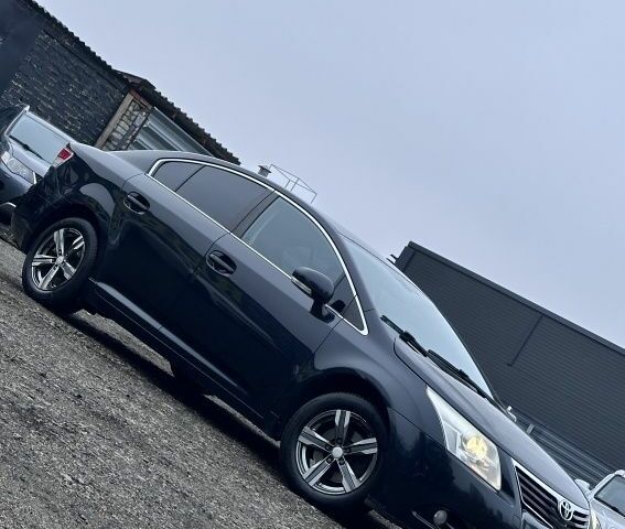 Черный Тойота Авенсис, объемом двигателя 1.8 л и пробегом 221 тыс. км за 7800 $, фото 1 на Automoto.ua