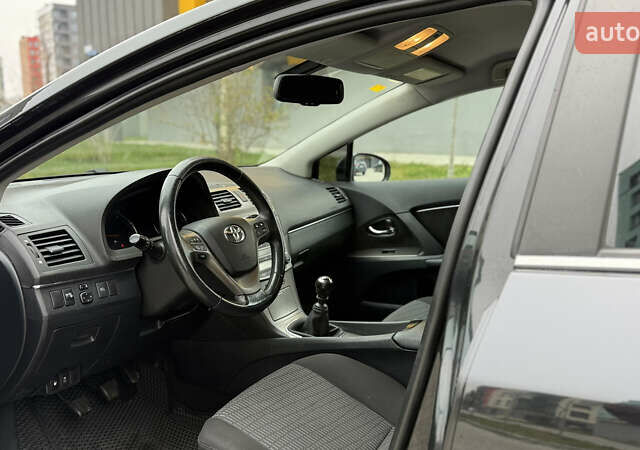 Черный Тойота Авенсис, объемом двигателя 2 л и пробегом 300 тыс. км за 8950 $, фото 25 на Automoto.ua