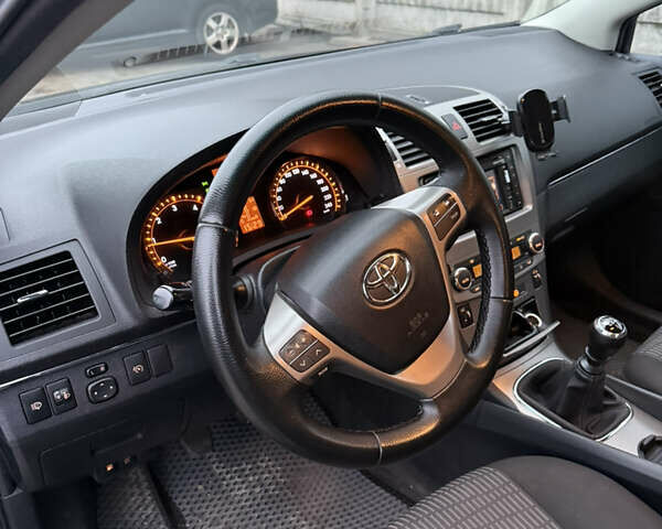 Чорний Тойота Авенсіс, об'ємом двигуна 2 л та пробігом 236 тис. км за 9999 $, фото 7 на Automoto.ua