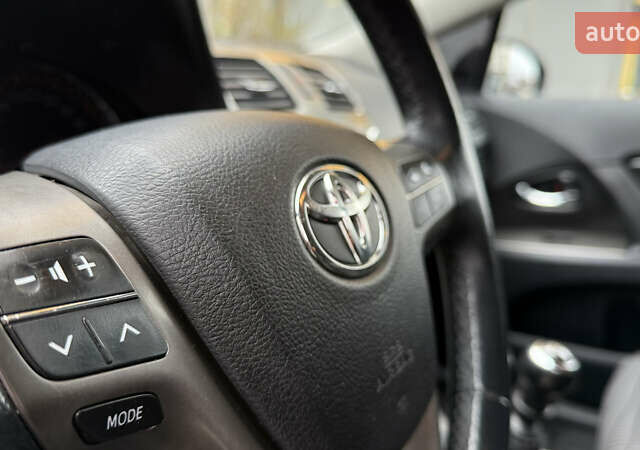 Черный Тойота Авенсис, объемом двигателя 2 л и пробегом 300 тыс. км за 8950 $, фото 31 на Automoto.ua