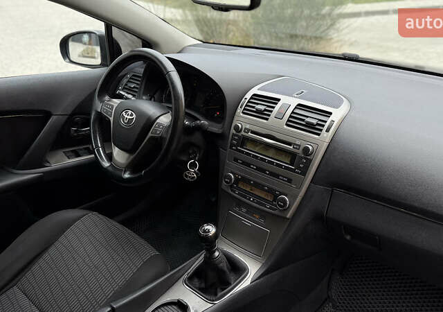 Черный Тойота Авенсис, объемом двигателя 2 л и пробегом 300 тыс. км за 8950 $, фото 37 на Automoto.ua