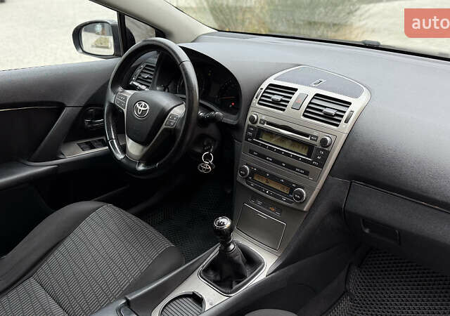 Черный Тойота Авенсис, объемом двигателя 2 л и пробегом 300 тыс. км за 8950 $, фото 36 на Automoto.ua