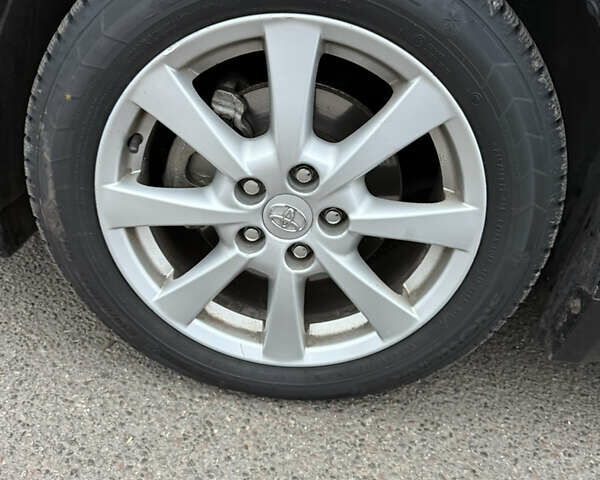 Чорний Тойота Авенсіс, об'ємом двигуна 2 л та пробігом 236 тис. км за 9999 $, фото 13 на Automoto.ua