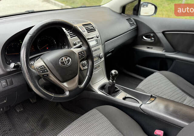 Черный Тойота Авенсис, объемом двигателя 2 л и пробегом 300 тыс. км за 8950 $, фото 30 на Automoto.ua