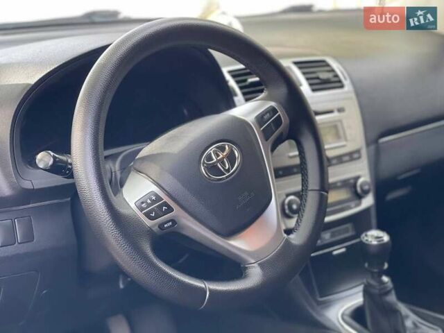 Черный Тойота Авенсис, объемом двигателя 2 л и пробегом 330 тыс. км за 10450 $, фото 3 на Automoto.ua