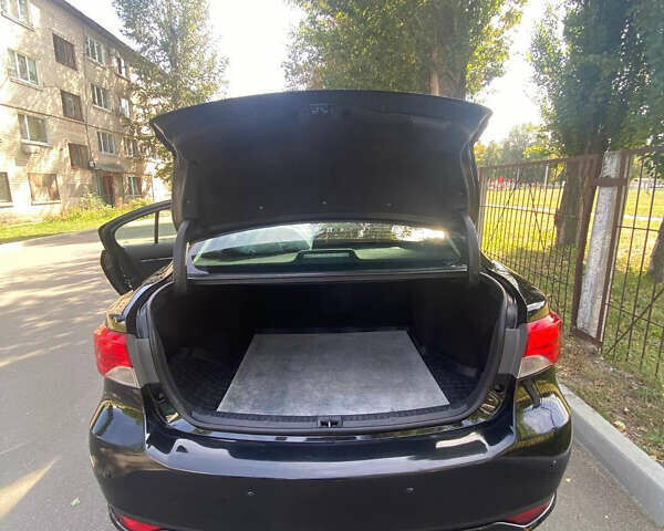 Чорний Тойота Авенсіс, об'ємом двигуна 1.99 л та пробігом 230 тис. км за 9500 $, фото 4 на Automoto.ua