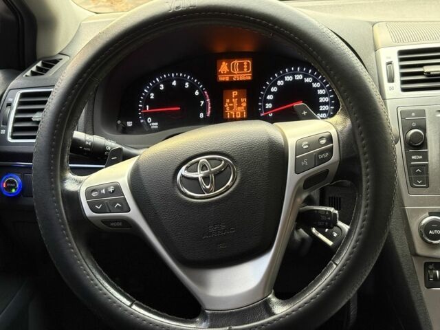 Черный Тойота Авенсис, объемом двигателя 2 л и пробегом 225 тыс. км за 10800 $, фото 6 на Automoto.ua