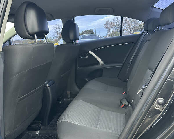 Черный Тойота Авенсис, объемом двигателя 1.8 л и пробегом 275 тыс. км за 10900 $, фото 13 на Automoto.ua