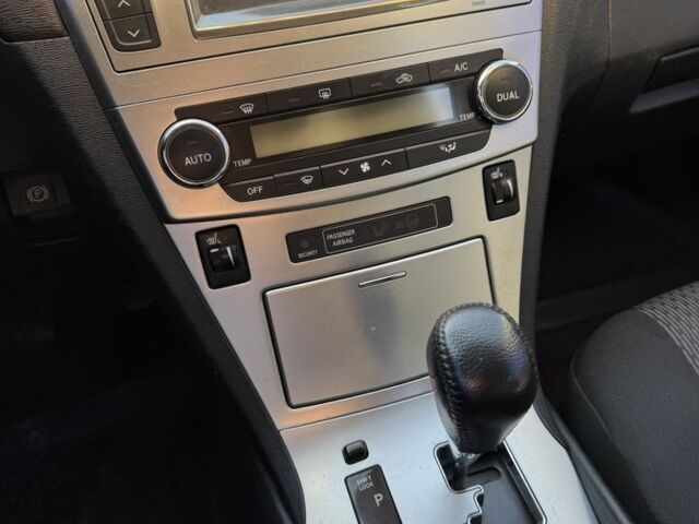 Черный Тойота Авенсис, объемом двигателя 1.8 л и пробегом 275 тыс. км за 10650 $, фото 14 на Automoto.ua