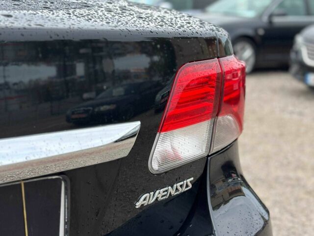 Черный Тойота Авенсис, объемом двигателя 1.8 л и пробегом 275 тыс. км за 10850 $, фото 5 на Automoto.ua