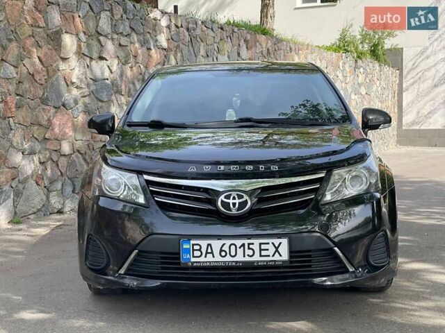 Черный Тойота Авенсис, объемом двигателя 2 л и пробегом 330 тыс. км за 10450 $, фото 1 на Automoto.ua