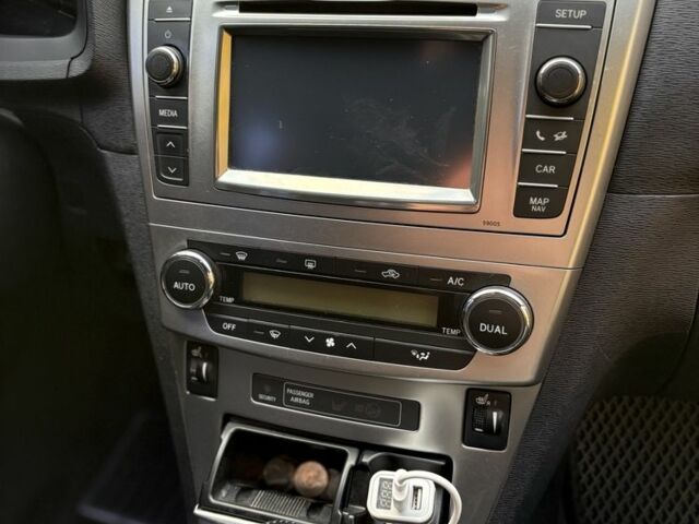 Черный Тойота Авенсис, объемом двигателя 2 л и пробегом 225 тыс. км за 10800 $, фото 7 на Automoto.ua