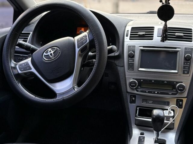 Черный Тойота Авенсис, объемом двигателя 2 л и пробегом 225 тыс. км за 10800 $, фото 5 на Automoto.ua