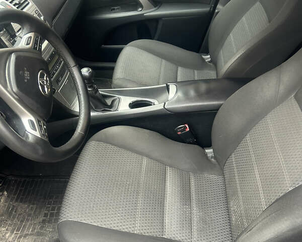 Черный Тойота Авенсис, объемом двигателя 1.8 л и пробегом 173 тыс. км за 10500 $, фото 4 на Automoto.ua