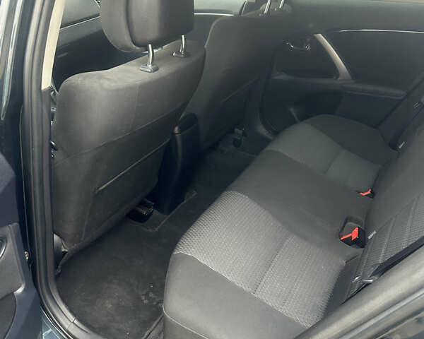 Черный Тойота Авенсис, объемом двигателя 1.8 л и пробегом 173 тыс. км за 10500 $, фото 5 на Automoto.ua