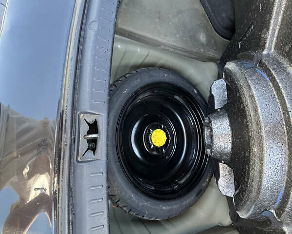 Черный Тойота Авенсис, объемом двигателя 2 л и пробегом 222 тыс. км за 10600 $, фото 19 на Automoto.ua