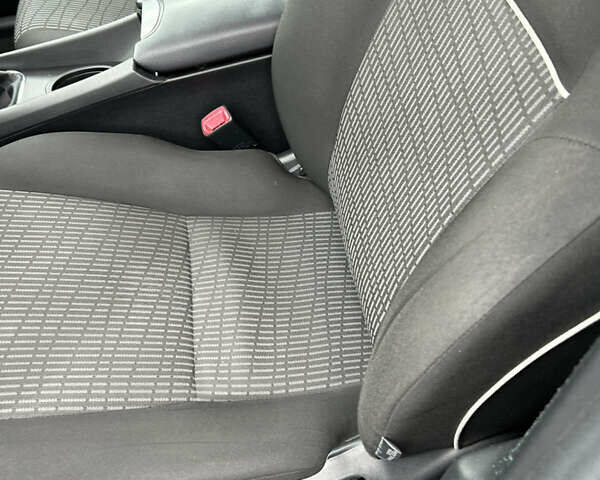 Черный Тойота Авенсис, объемом двигателя 1.8 л и пробегом 252 тыс. км за 12300 $, фото 4 на Automoto.ua