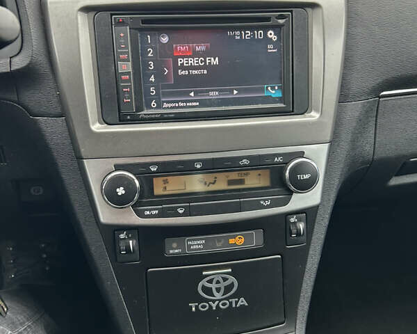 Черный Тойота Авенсис, объемом двигателя 1.8 л и пробегом 252 тыс. км за 12300 $, фото 2 на Automoto.ua