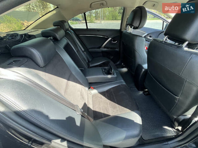 Черный Тойота Авенсис, объемом двигателя 2 л и пробегом 222 тыс. км за 10600 $, фото 11 на Automoto.ua