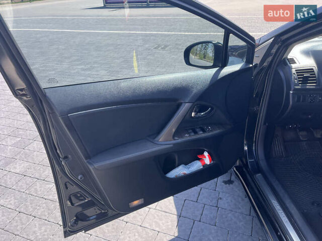 Черный Тойота Авенсис, объемом двигателя 2 л и пробегом 222 тыс. км за 10600 $, фото 8 на Automoto.ua