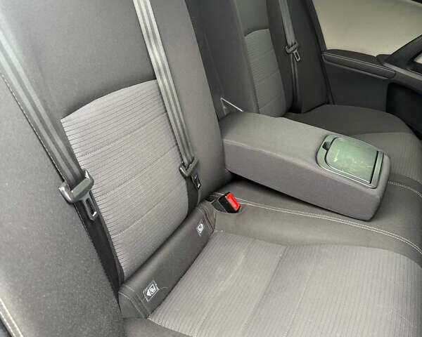 Черный Тойота Авенсис, объемом двигателя 1.8 л и пробегом 188 тыс. км за 15500 $, фото 7 на Automoto.ua