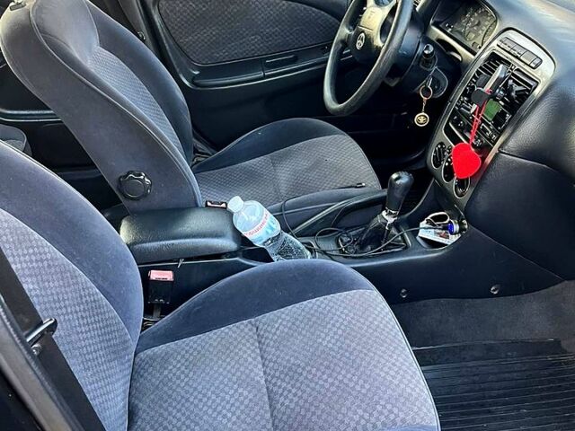 Чорний Тойота Авенсіс, об'ємом двигуна 2 л та пробігом 217 тис. км за 4000 $, фото 4 на Automoto.ua