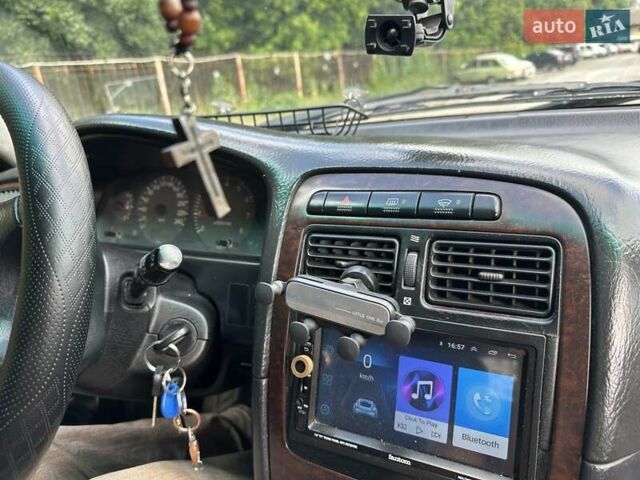 Черный Тойота Авенсис, объемом двигателя 1.6 л и пробегом 317 тыс. км за 3600 $, фото 9 на Automoto.ua