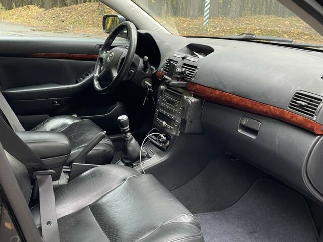 Черный Тойота Авенсис, объемом двигателя 2.2 л и пробегом 220 тыс. км за 3300 $, фото 6 на Automoto.ua