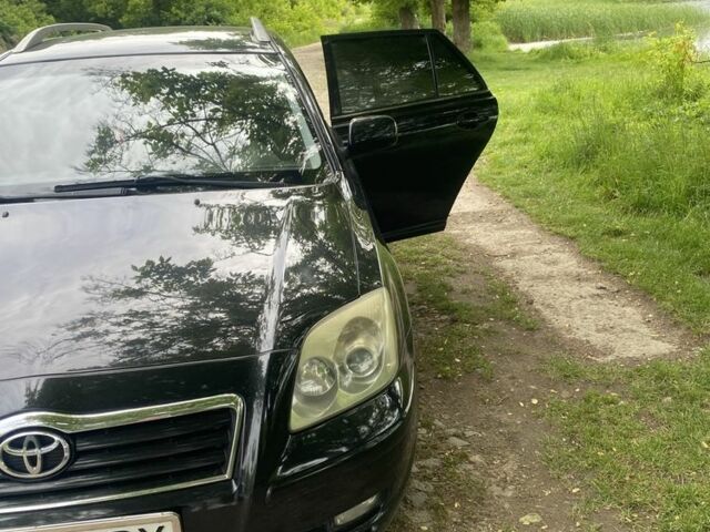 Черный Тойота Авенсис, объемом двигателя 1.8 л и пробегом 330 тыс. км за 4500 $, фото 1 на Automoto.ua