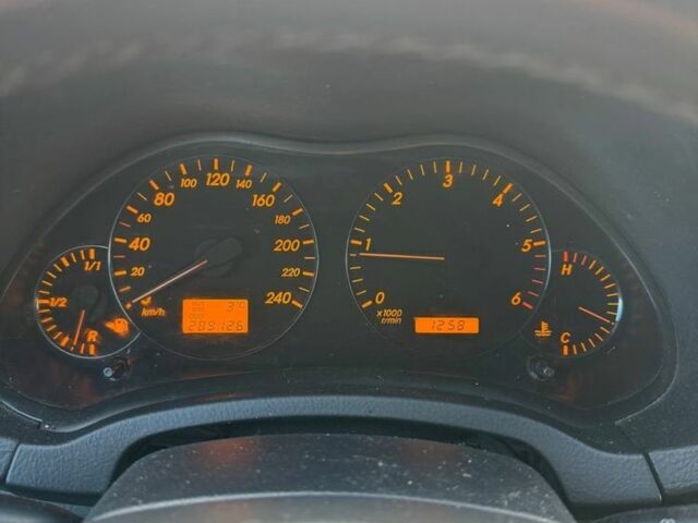 Чорний Тойота Авенсіс, об'ємом двигуна 2 л та пробігом 260 тис. км за 3600 $, фото 20 на Automoto.ua